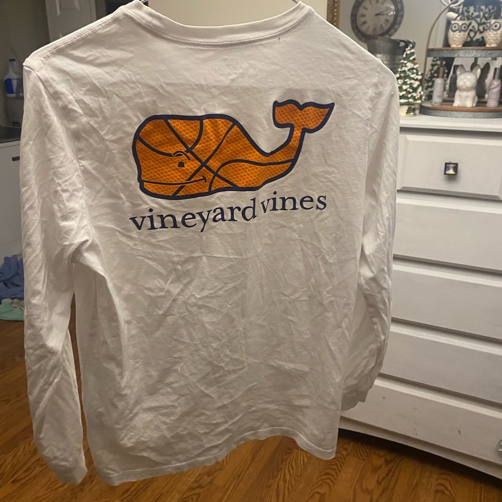 Vinyard vines tee
